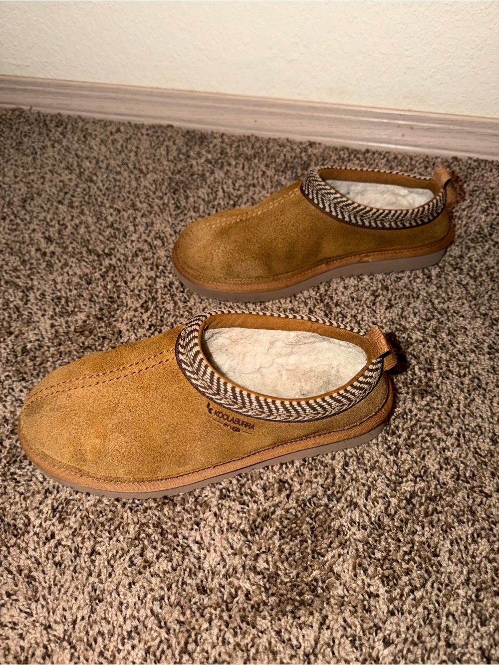 Koolaburra by UGG Women's Tan Suede Slip-On Shearling Lined Clog